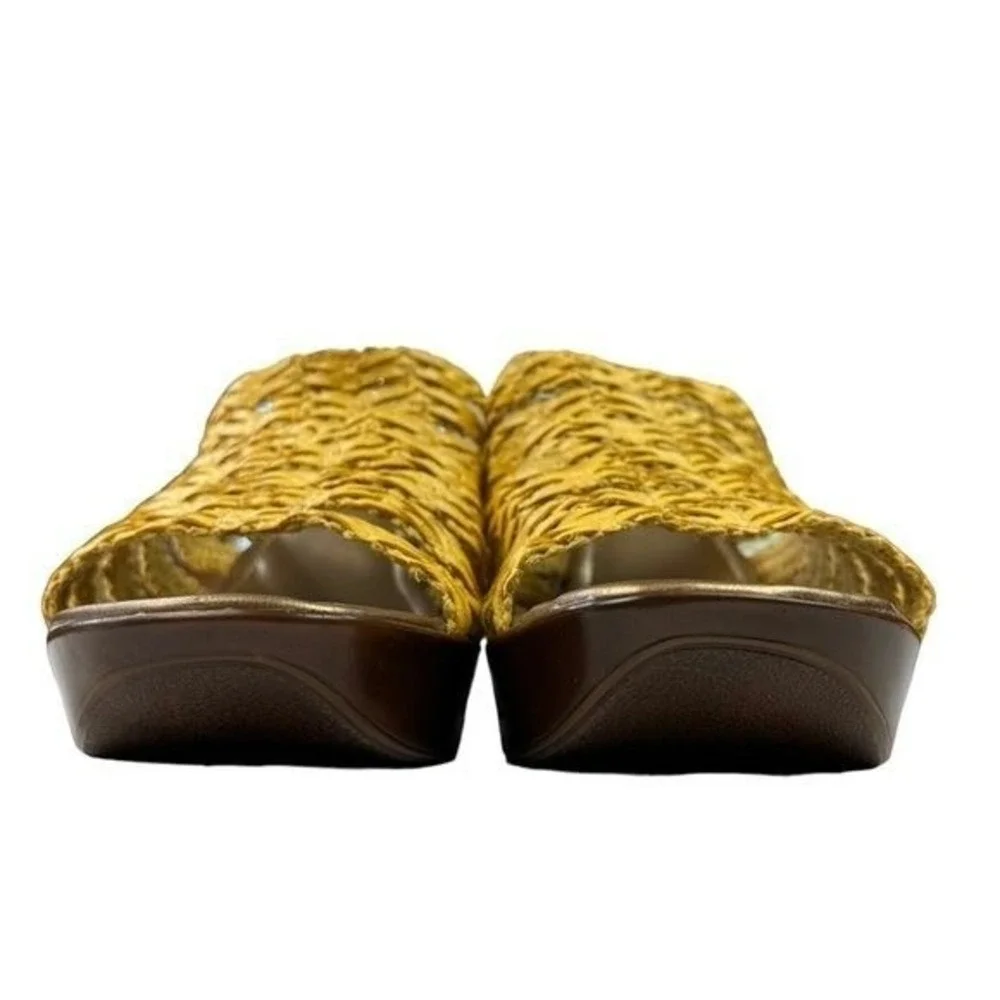 St Johns Bay Wedge Sandals 8M Yellow Woven Beach Boho Summer Vacation Platform‎
